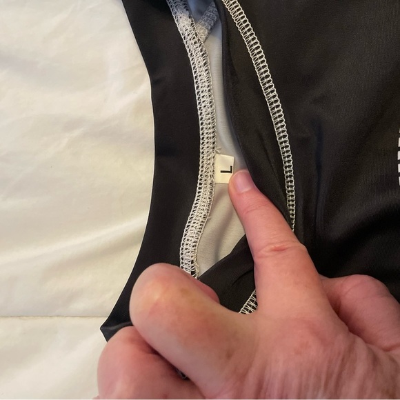 Island’s Best Y2K Tribal Surfing Rash Guard Size L - Picture 8 of 8